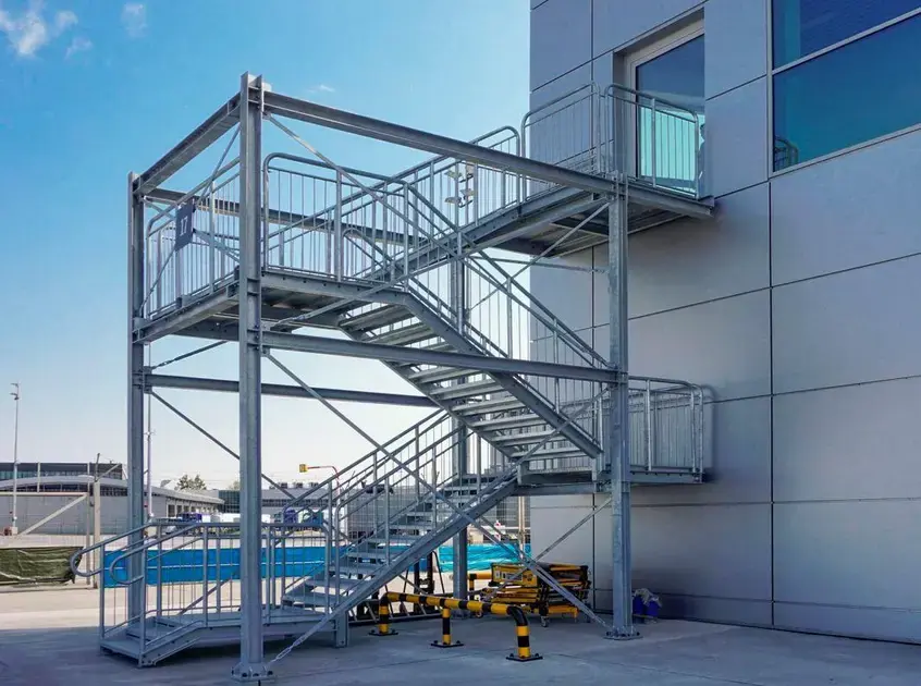 Escadas Metálicas Externas: Benefícios e Personalização Escadas Metálicas Externas: Benefícios e Personalização